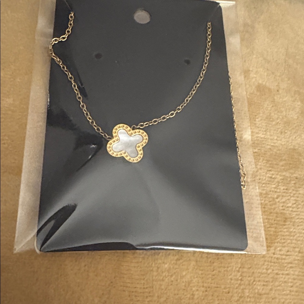 Elegant Gold Pendant Necklace Set - Clover (select 1) - Picture 3 of 8